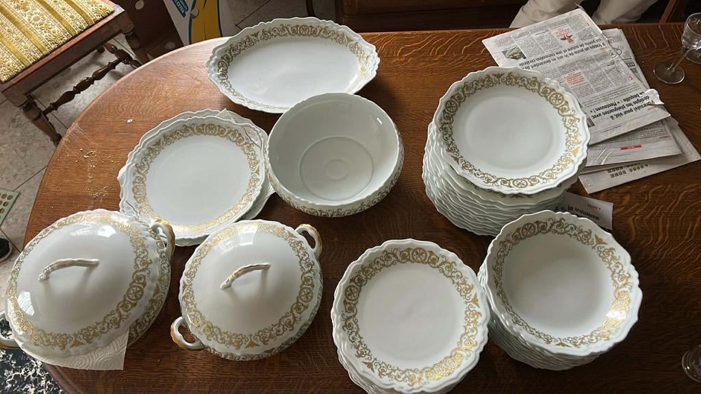 Service de table complet en Porcelaine de Limoges – Or Vérit, Enlèvement