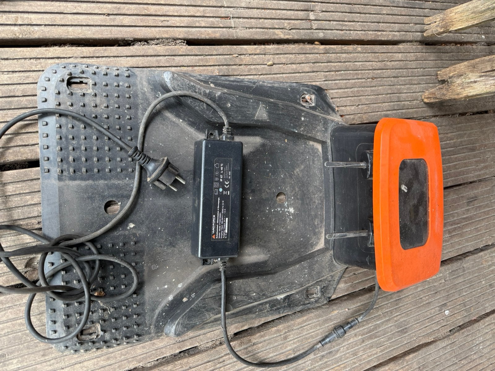 Yardforce laadstation, Tuin en Terras, Grasmaaiers, Ophalen, Gebruikt, Accu-grasmaaier
