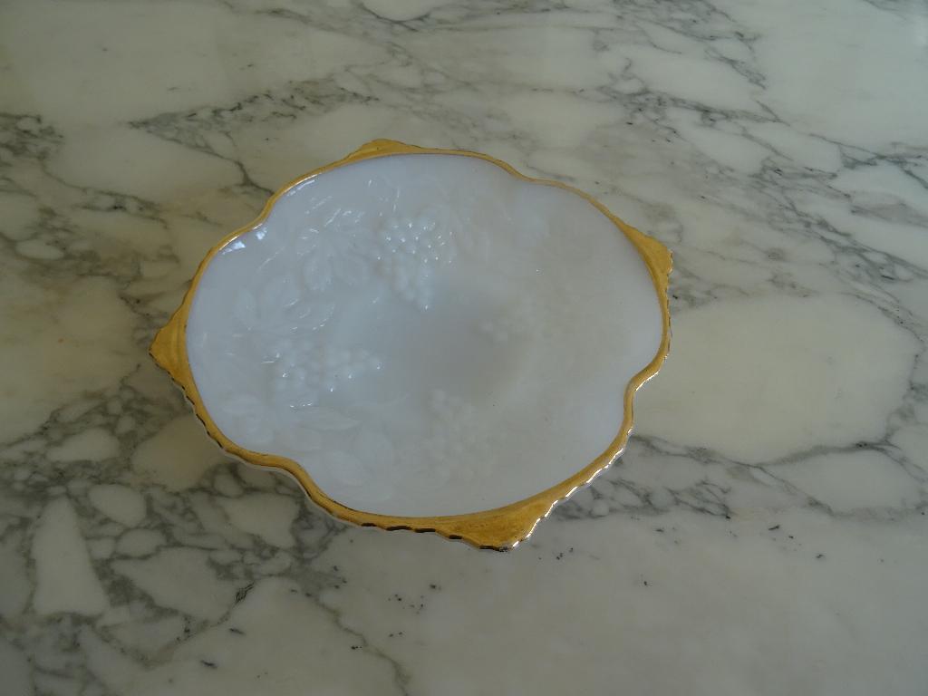 Coupe en verre blanc de type "milkglass" d' ANCHOR HOCKING, Antiquités & Art, Enlèvement ou Envoi