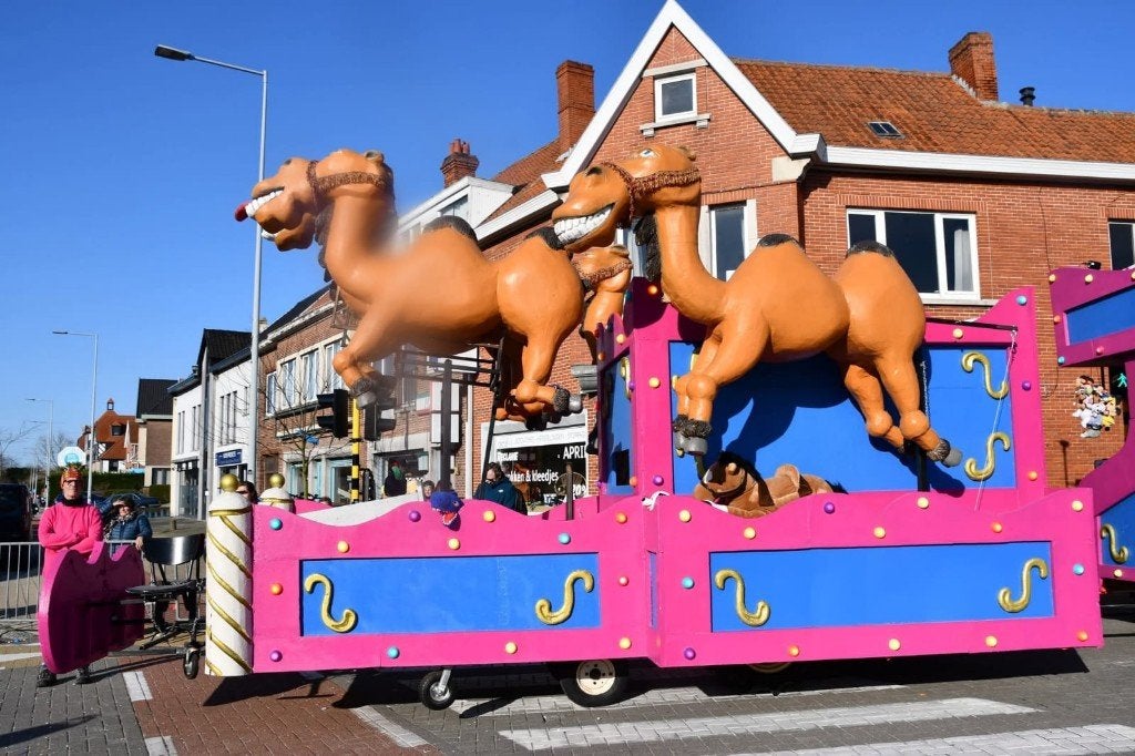 Carnavalswagen thema kamelen, Enlèvement, Comme neuf