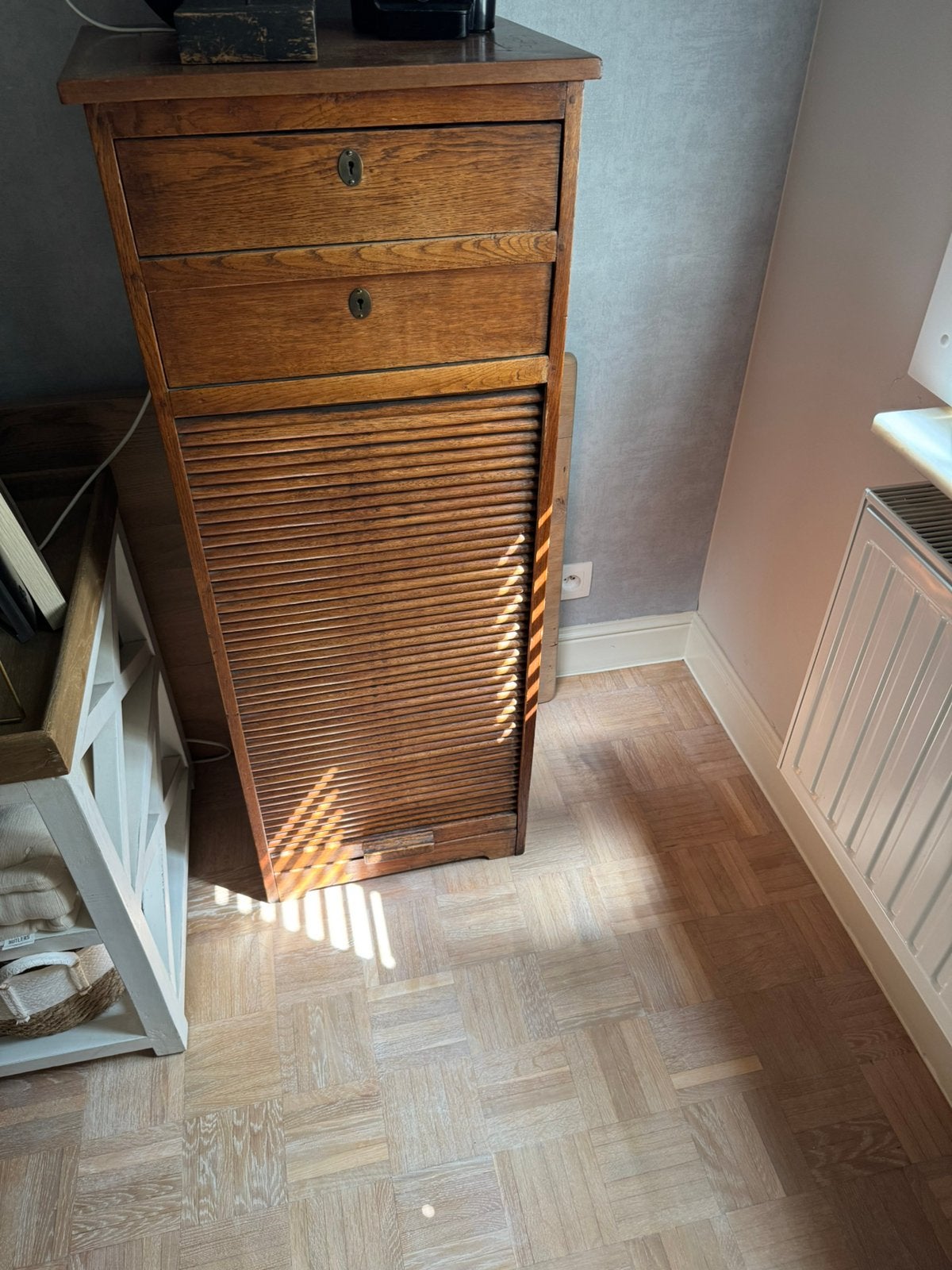 Antieke kast met schuifdeur en laden., Antiek en Kunst, Ophalen