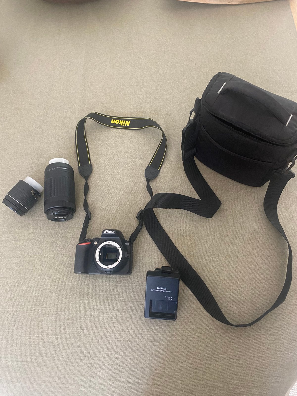 Nikon D3500 + NIKKOR AF-P DX lenzen (18-55mm + 70-300mm), Ophalen, Zo goed als nieuw