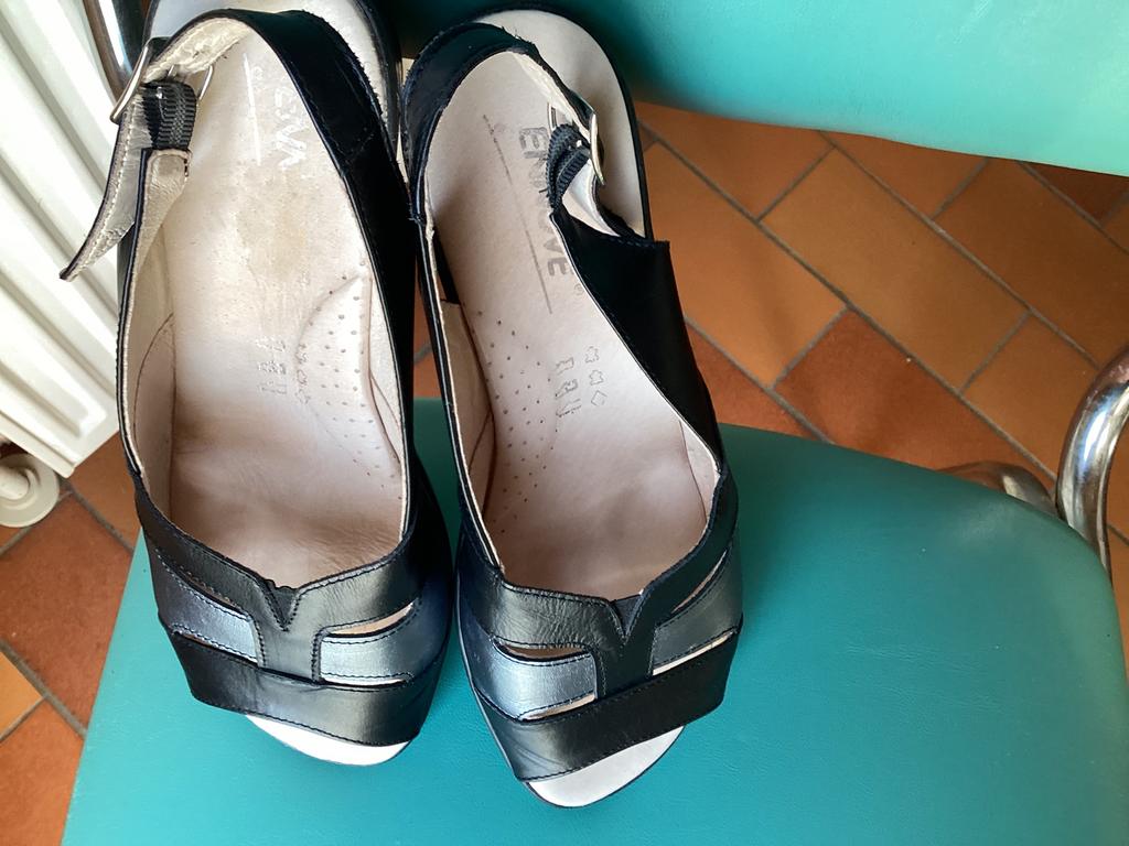 Nieuwe zwarte vrouwenschoenen, Kleding | Dames, Schoenen met lage hakken, Zwart, Nieuw, Ophalen of Verzenden