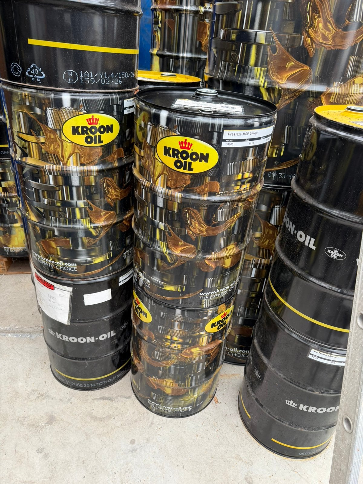 Olievaten 60 en 208 liter, Ophalen, Zo goed als nieuw