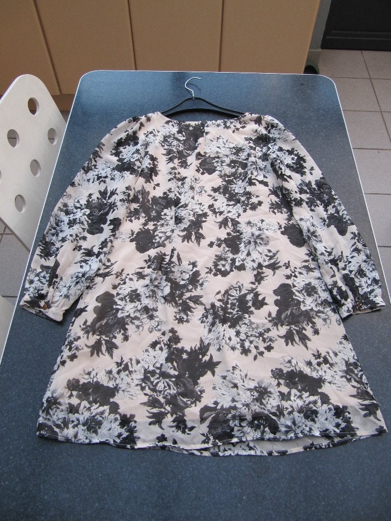 jurk licht- roze met bloemen 36, past ook 38, Kleding | Dames, Jurken, Ophalen of Verzenden, Gedragen, Maat 36 (S), Roze