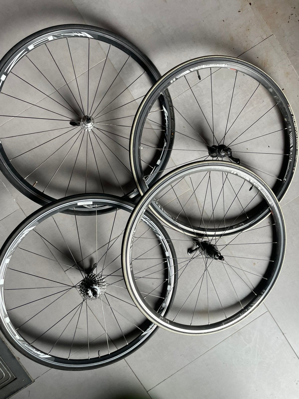 Twee paar wielen 28” zo goed als nieuw., Zo goed als nieuw, Aluminium, Racefiets, Ophalen