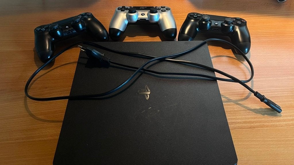 PS4, Games en Spelcomputers, Spelcomputers | Sony PlayStation 4, Gebruikt, Slim, 500 GB, Met 3 controllers of meer, Met games