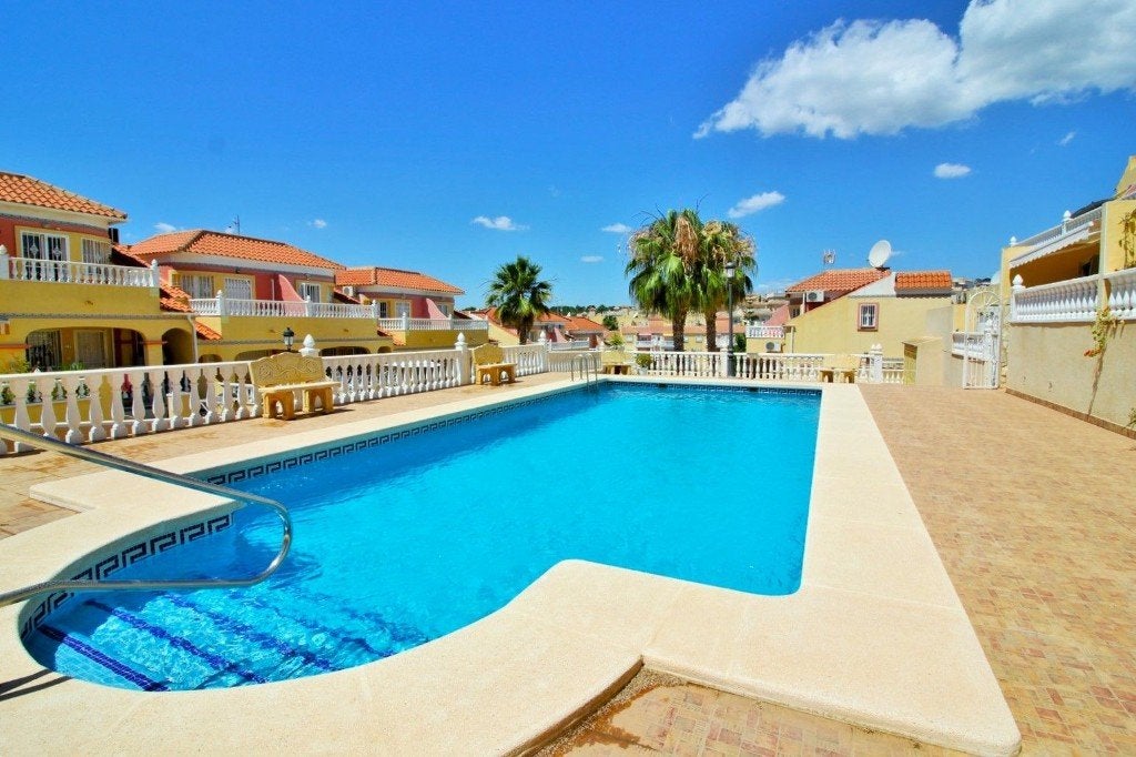 Jolie maison avec piscine commune à vendre à Orihuela Costa, Immo, Orihuela Costa, Maison d'habitation, 2 pièces, Espagne