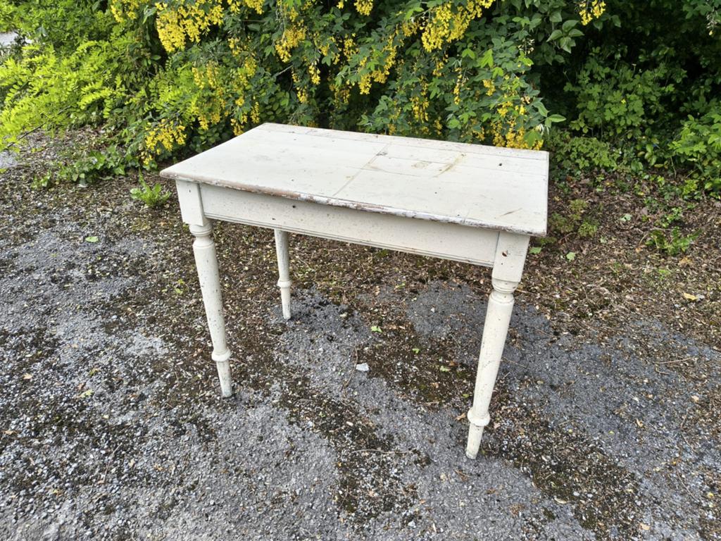Jolie petite table d'appoint, Enlèvement