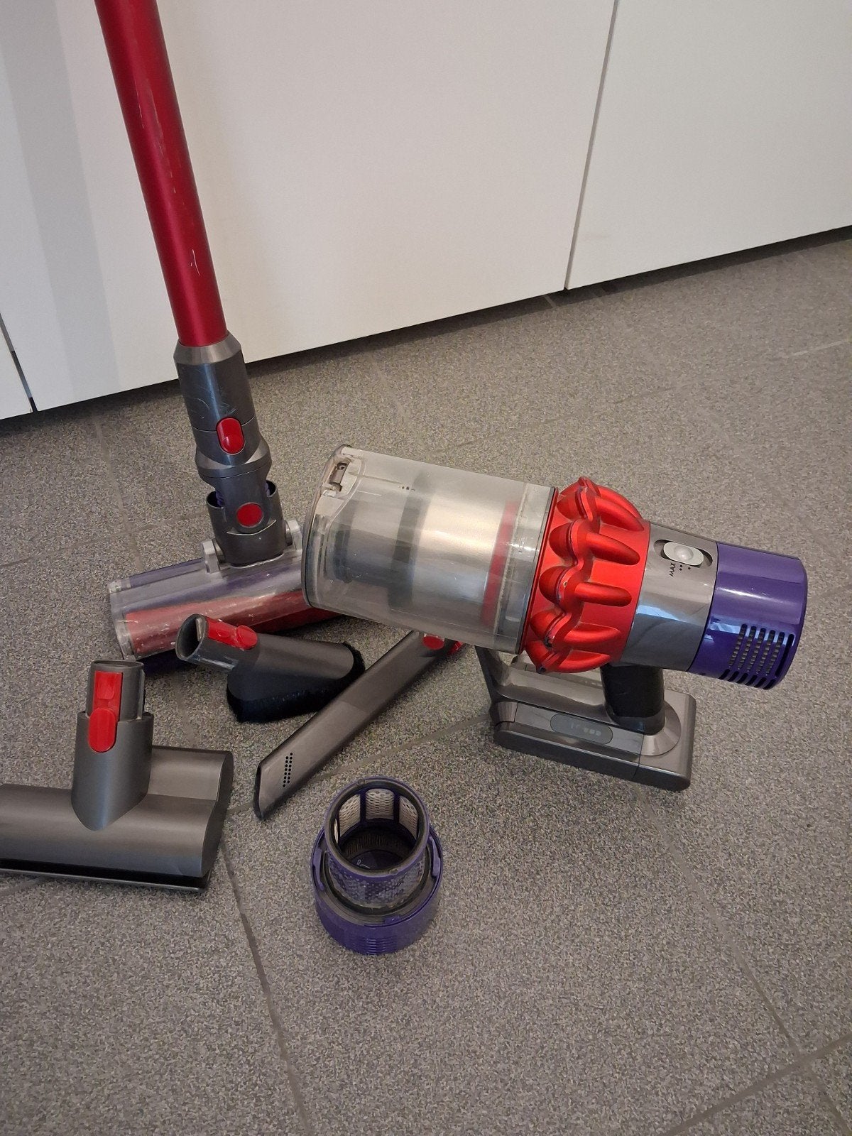 L'aspirateur-balai absolu Dyson V10 fonctionne toujours parf, Electroménager, Sans fil, Réservoir, Aspirateur balai, Enlèvement
