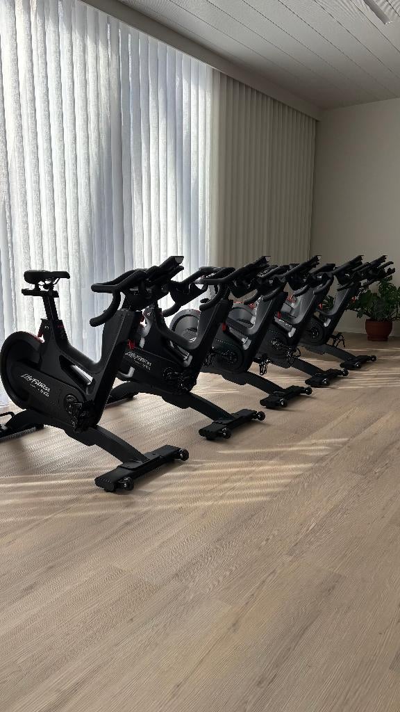 Life fitness IC7 spinning fiets - Absolute nieuwstaat, Sports & Fitness, Équipement de fitness, Comme neuf, Bras, Jambes, Pectoraux