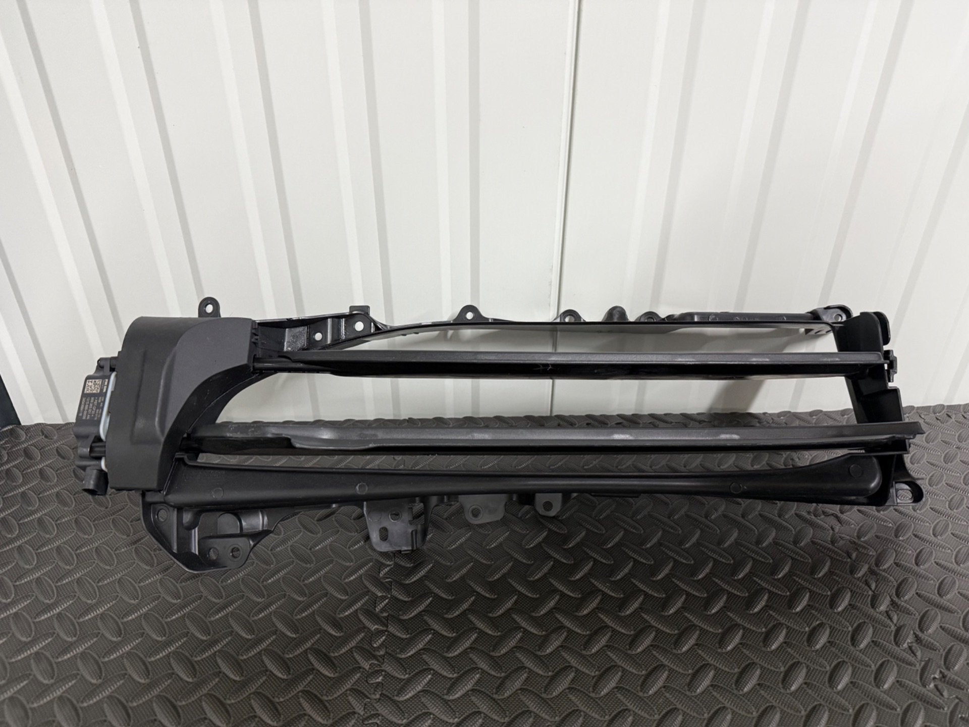 Radiateur Porsche Taycan/Audi E-tron GT rooster 9J1121753D, Neuf, Porscheplatz 1
70435  Stuttgart, DE, Porsche, Info@porsche.de