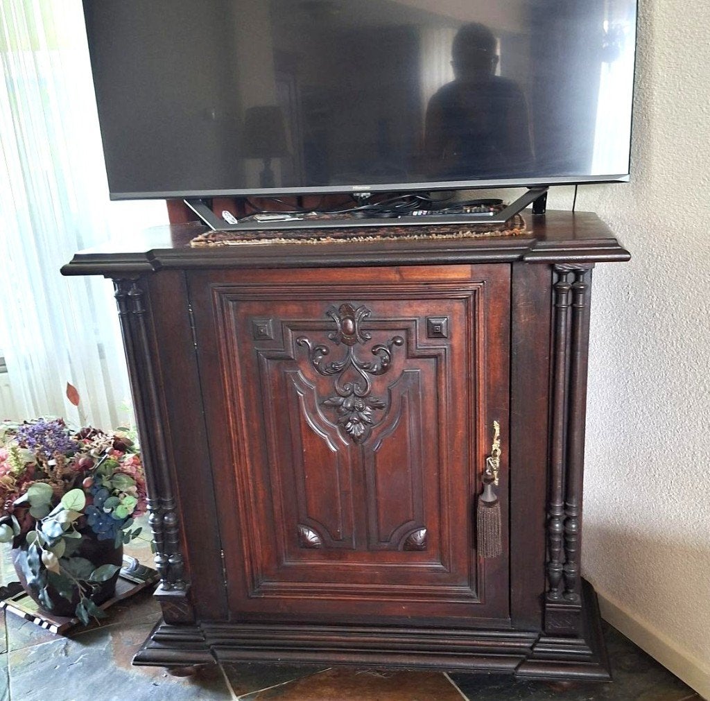 meuble de télévision ancien, Enlèvement