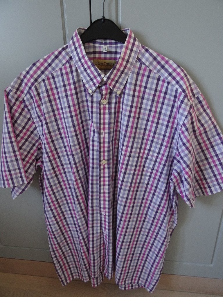 CHEMISE À MANCHES COURTES « QUADRUS » TAILLE 44/45, Autres tours de cou, Enlèvement ou Envoi, Autres couleurs, Comme neuf