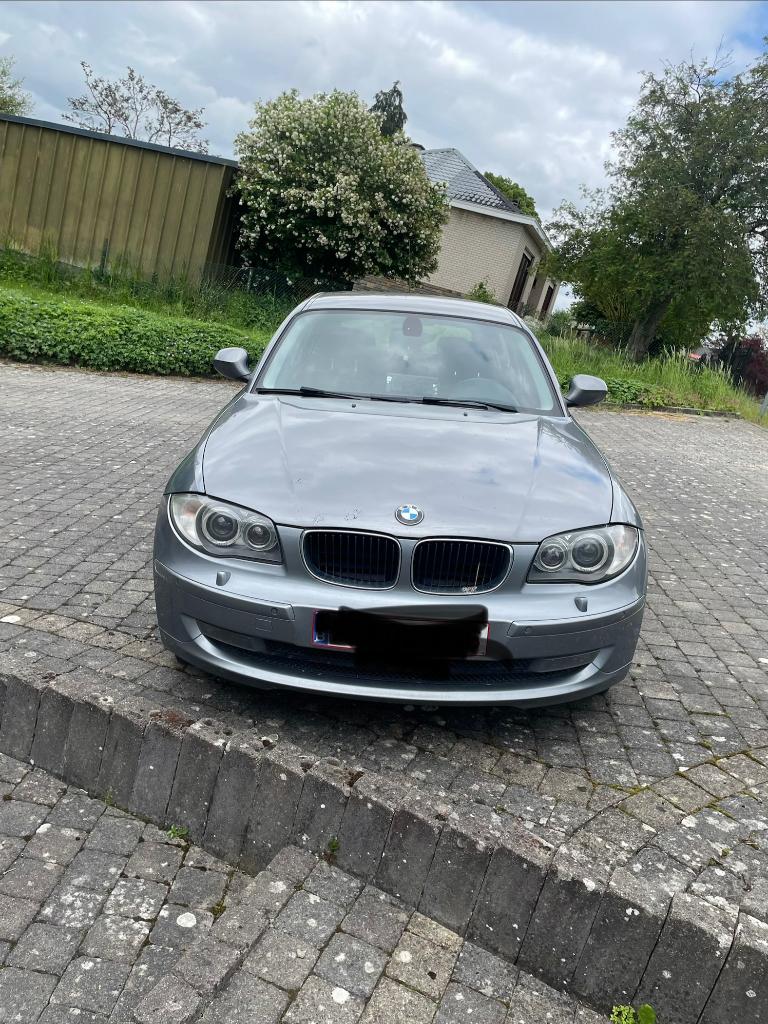 BMW 116d 2l, Autos, Argent ou Gris, Boîte manuelle, Noir, 5 portes