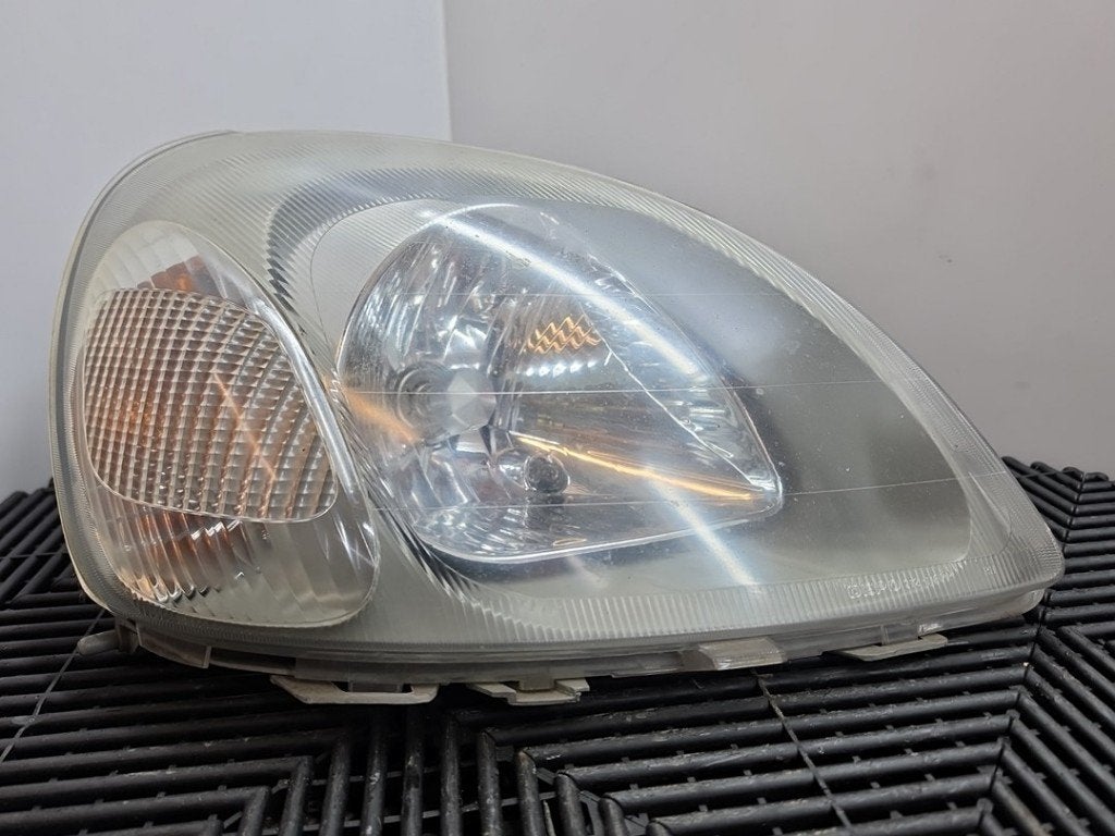 PHARE / OPTIQUE AVANT DROIT Toyota Yaris (P1), Kundenbetreuung@toyota.de, Toyota, Utilisé, Toyota-Allee 2
50858  Köln, DE