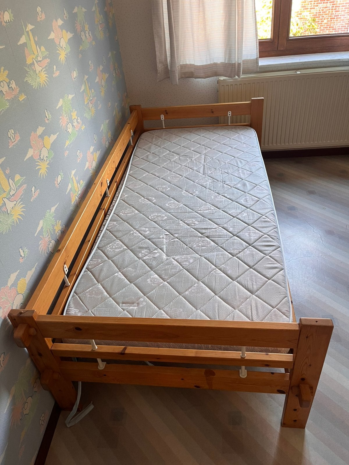Lit avec matelas et sommier à lattes 1 personne, 100 cm, Une personne, Enlèvement, Utilisé