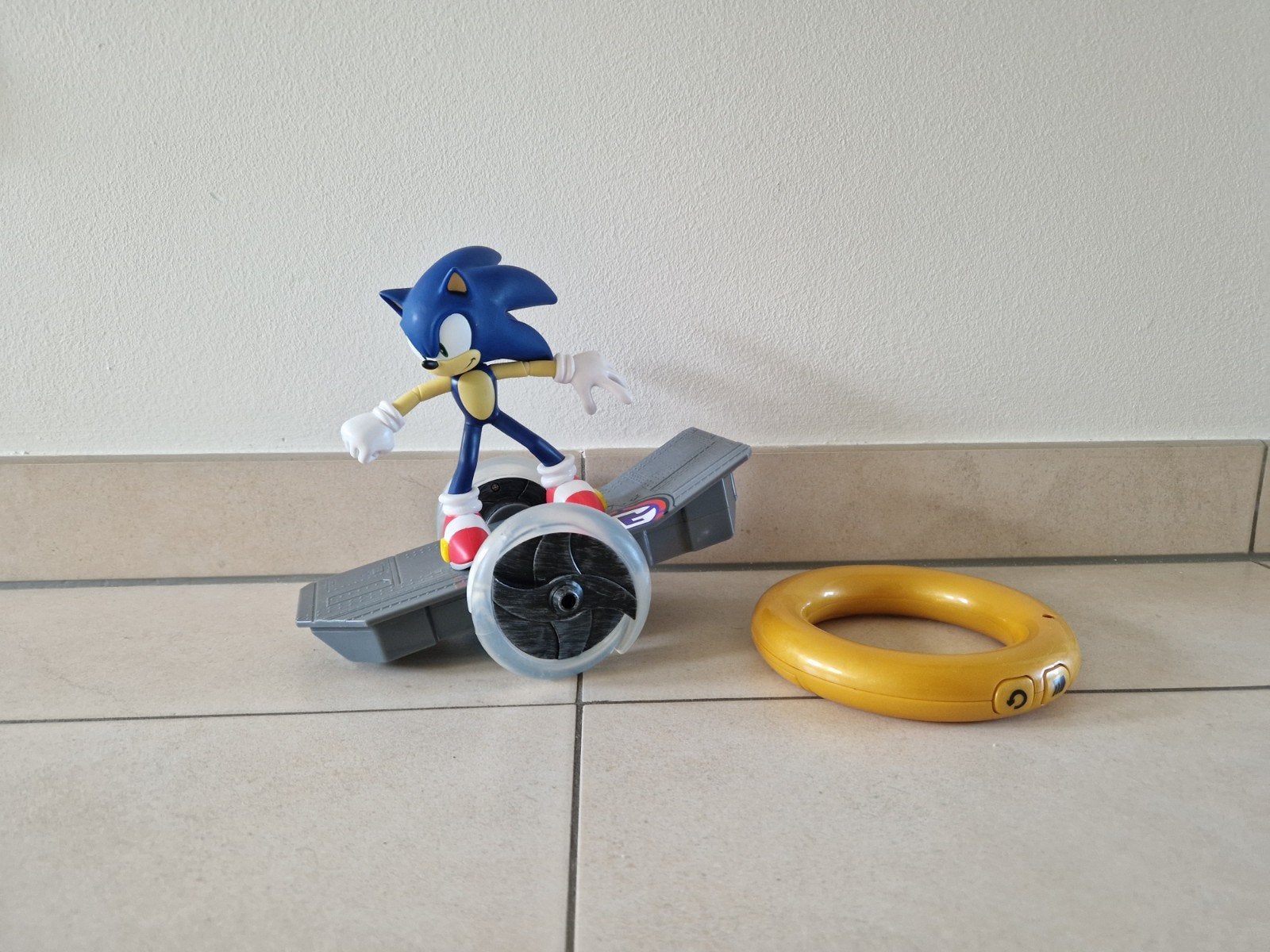 Sonic the Hedgehog Speed R/C met lichtgevende wielen, Enfants & Bébés, Enlèvement, Comme neuf