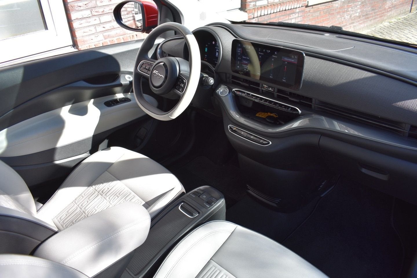 Fiat 500e 42KWh La Prima/ SOH 95%/Panoramadak/Leer/Verwarmde, Auto's, Automaat, Adaptive Cruise Control, Te koop, Stadsauto