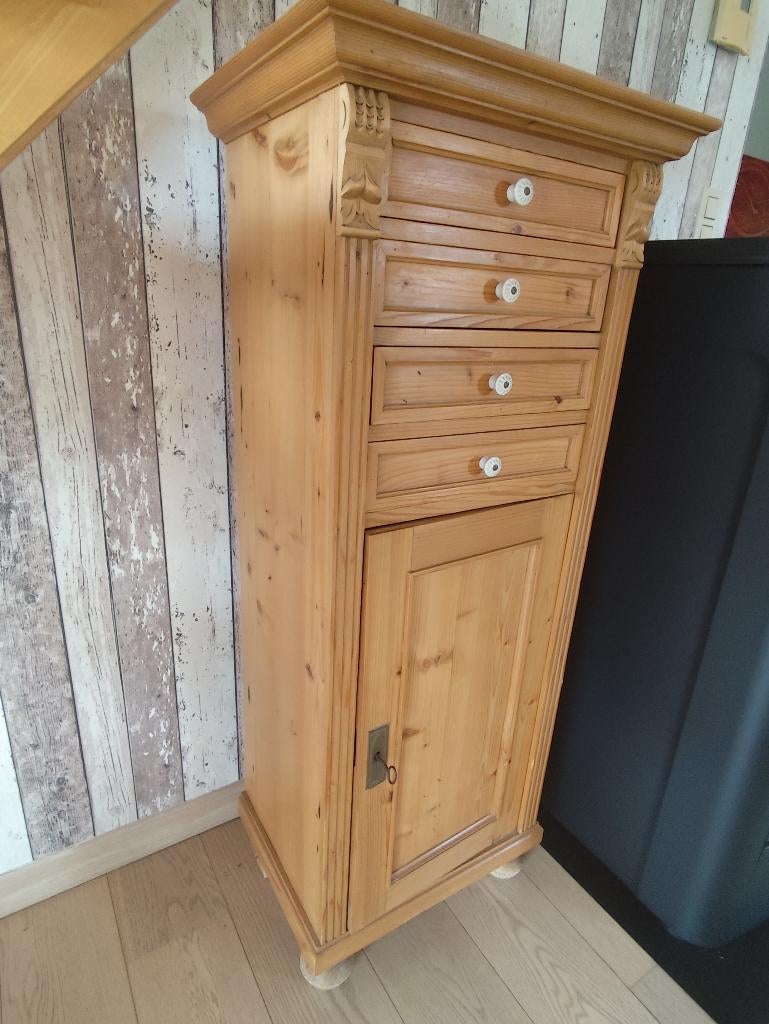 Belle commode en pin massif avec tiroirs cachés, 3 ou 4 tiroirs, 25 à 50 cm, Comme neuf, Enlèvement