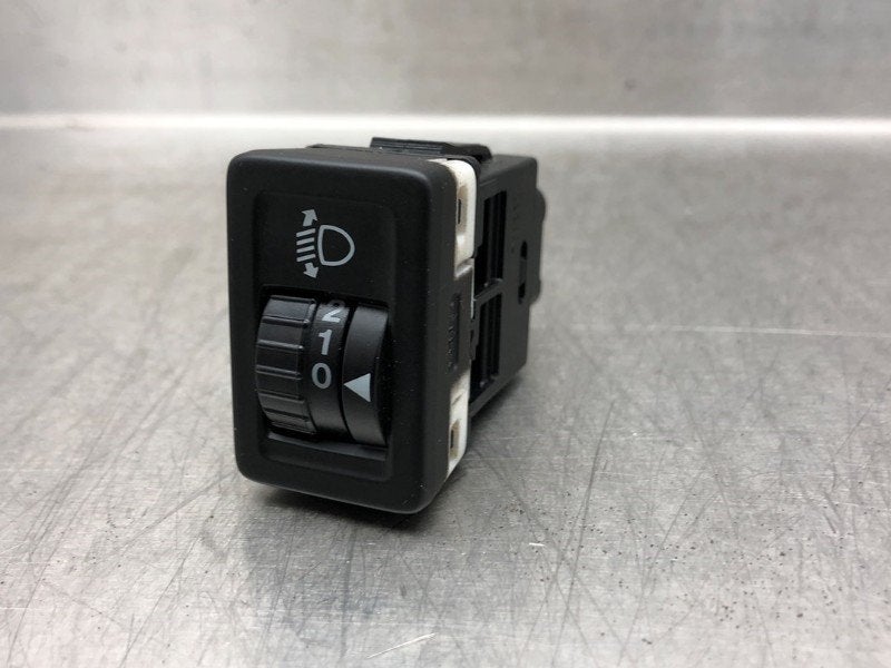 COMMUTATEUR PHARE REGLAGE C Suzuki Celerio (LF) (|7X02SD|), Utilisé, Suzuki