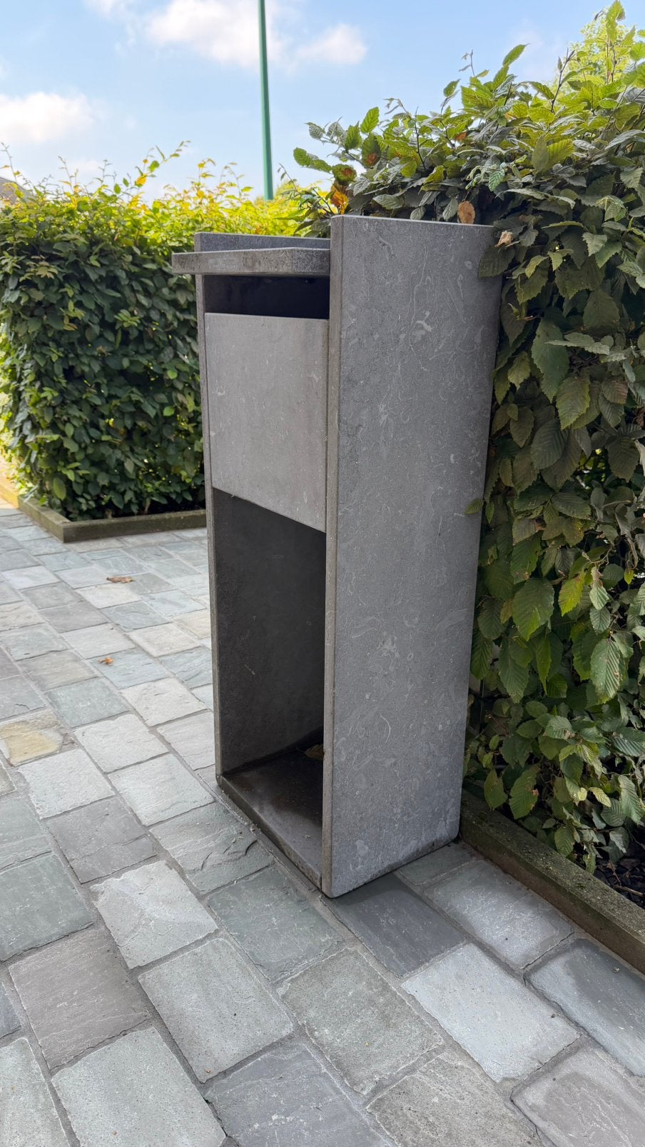 Boîte aux lettres Vasp Madrid en pierre naturelle belge, Jardin & Terrasse, Enlèvement, Comme neuf, Pierre, Sur pied