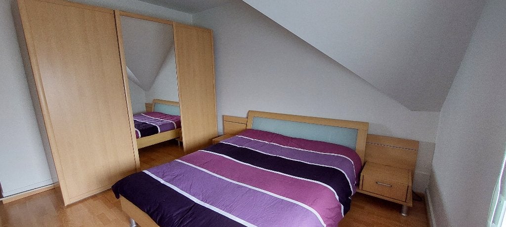 Chambre moderne: Lit 1m60 + Garde-robe + tables de nuit, Enlèvement, Utilisé, Deux personnes
