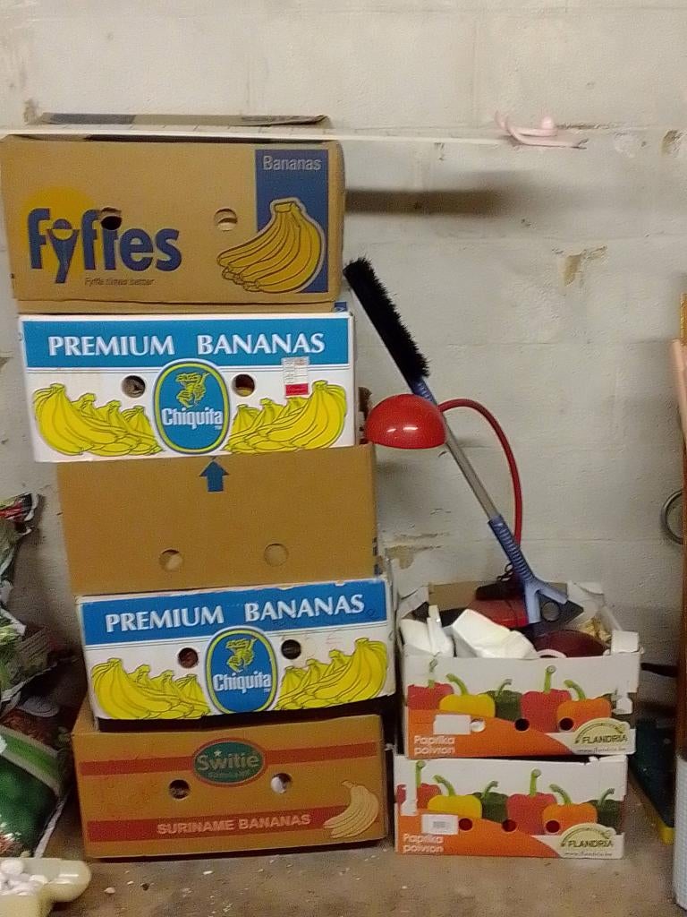 Lot brocante 8 caisses (6 bananes et 2 plus petites), Enlèvement, Utilisé