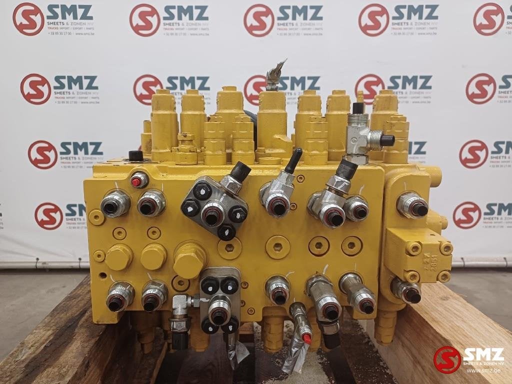 Main valve control Caterpillar