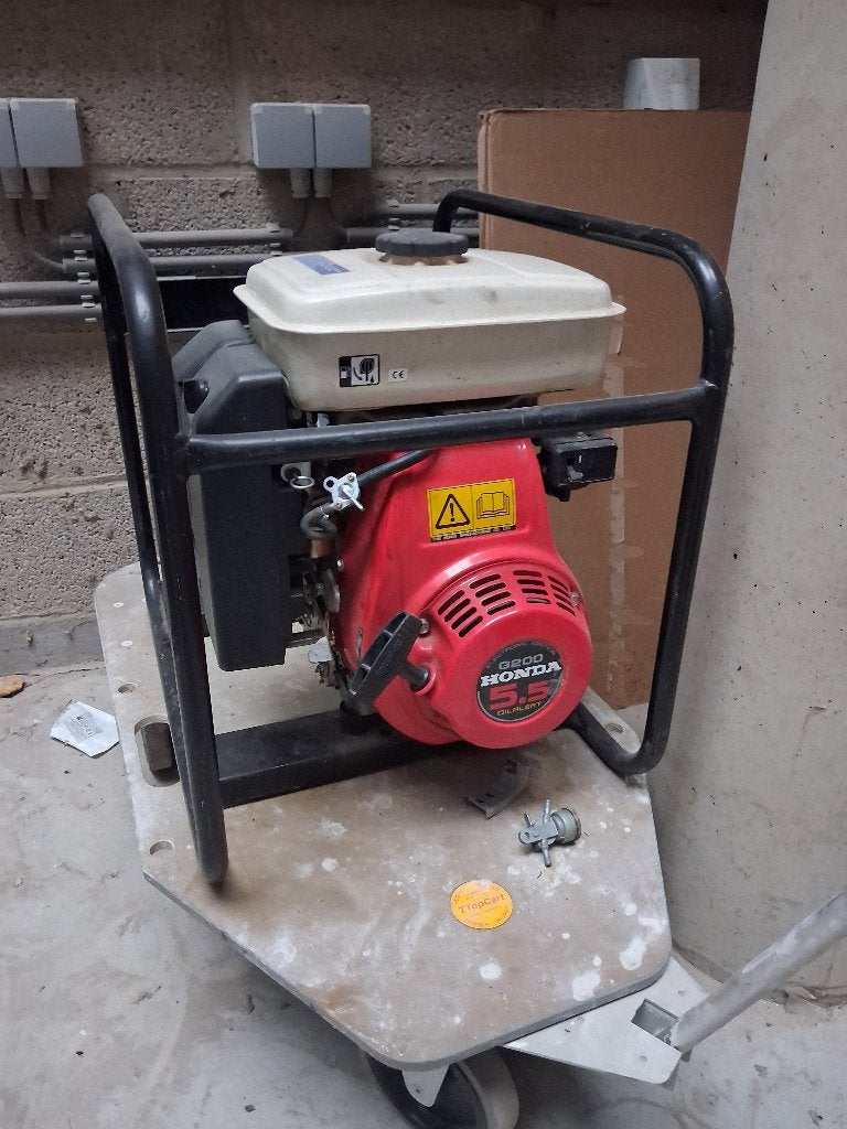 A vendre groupe Europower moteur honda 5.5 à réparer, Enlèvement