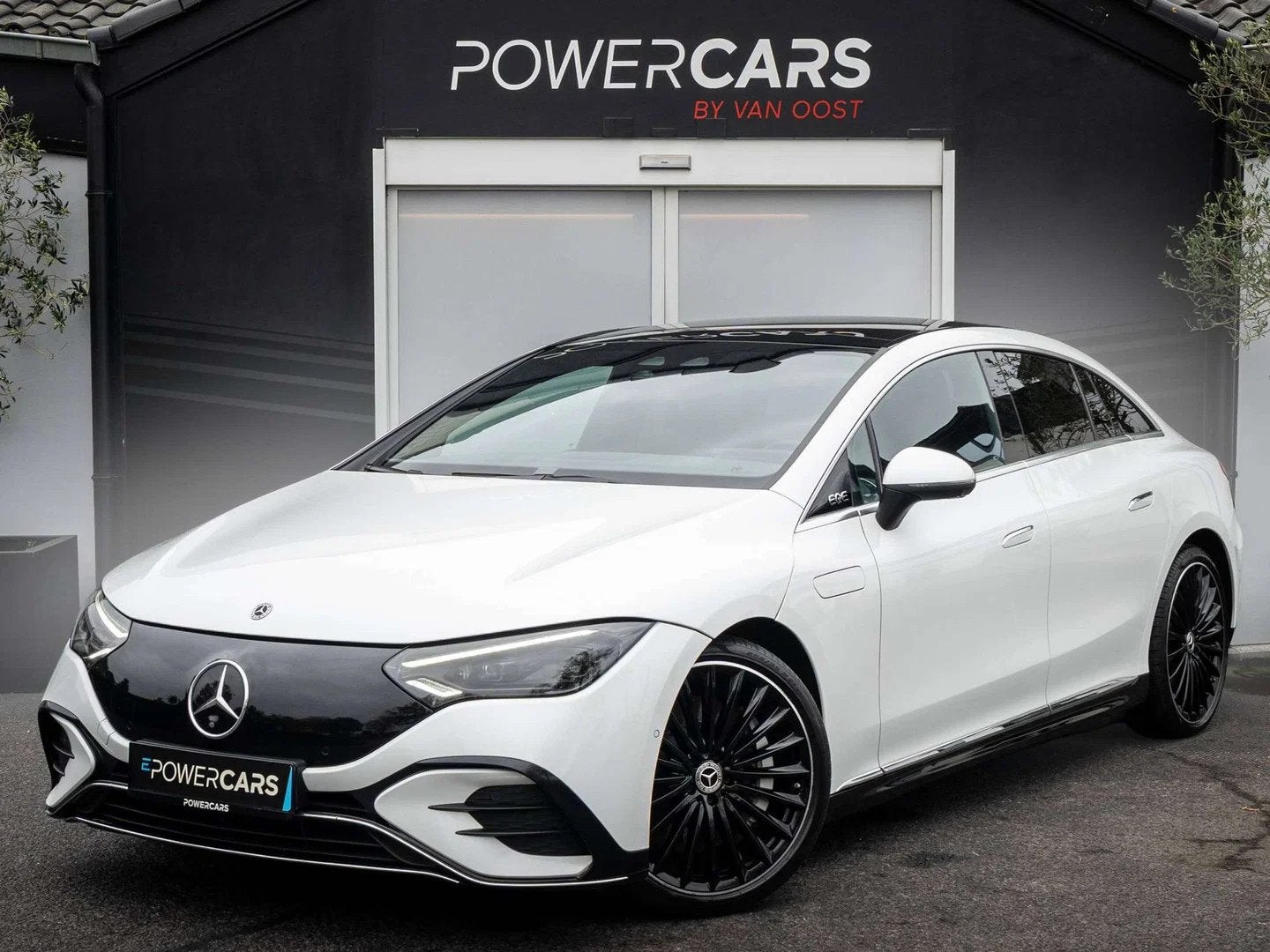Mercedes-Benz EQE 350 + AMG Line | SoH 100% | Airmatic | Pan, Automaat, Zwart, Panoramadak, Wit