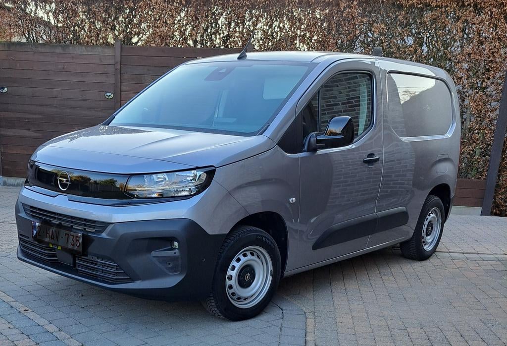 Particulier. Opel Combo.Lichte vracht.. 1.2Turbobenz. 9200km, Argent ou Gris, Achat, Euro 6, 3 places