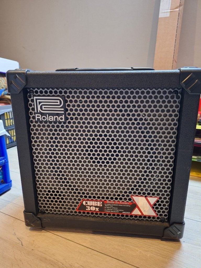 Roland Cube 30x (+ pedaal en/of loopstation), Musique & Instruments, Enlèvement, Comme neuf, Guitare, Moins de 50 watts