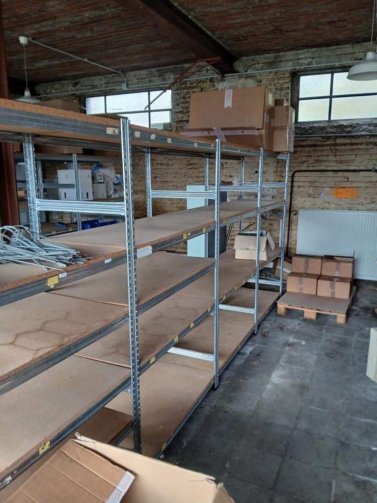 Robuuste metalen planken