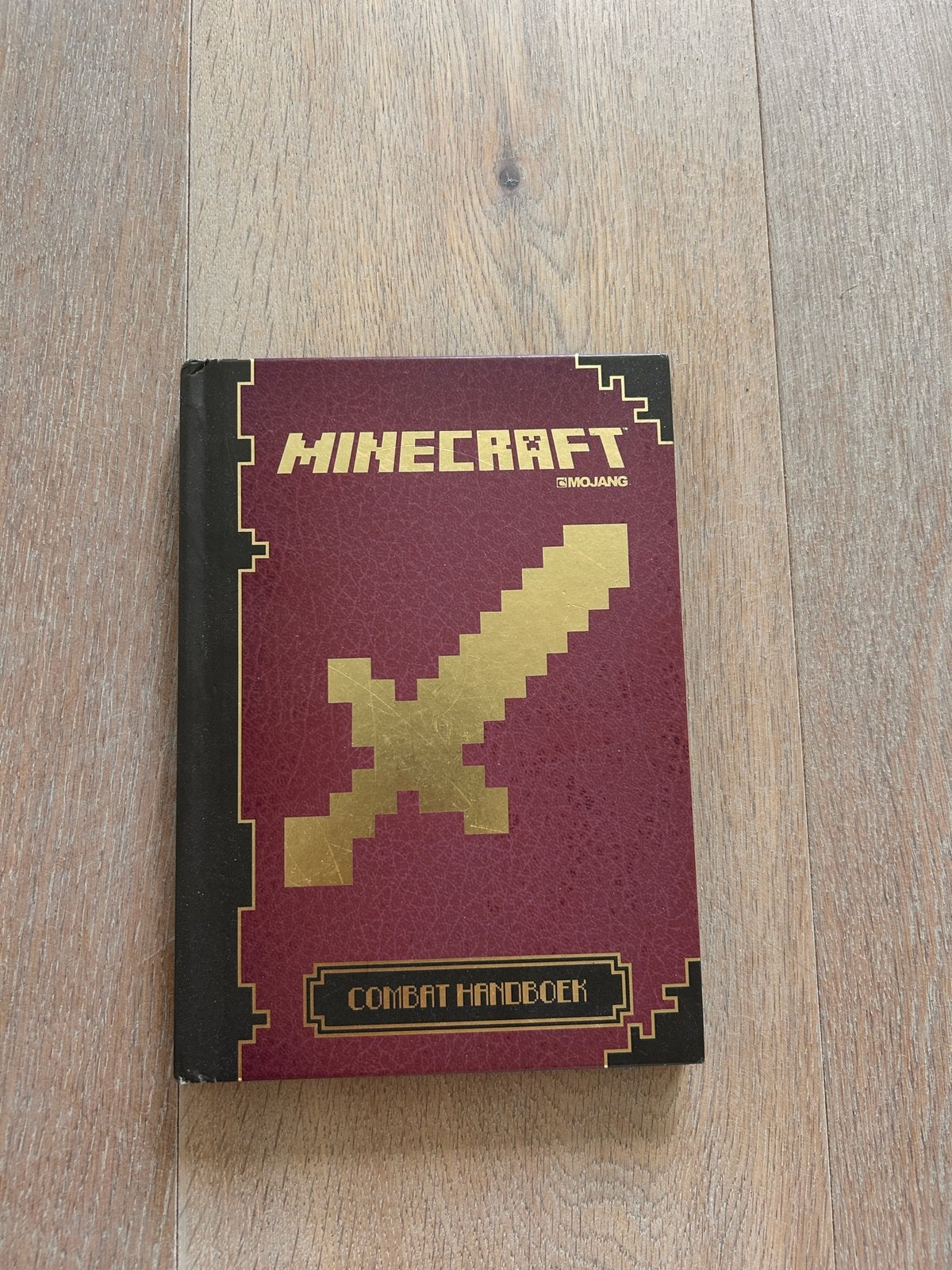 Stephanie Milton - Combat handboek, Ophalen of Verzenden, Stephanie Milton