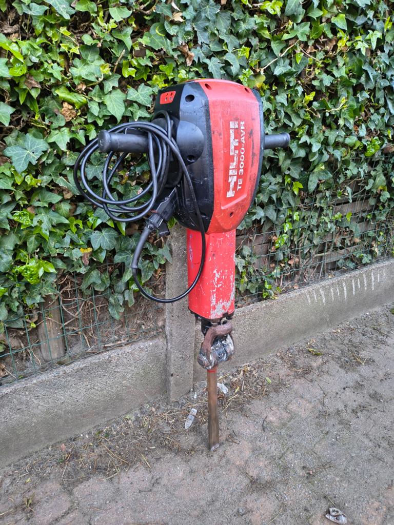 Professionele Breekhamer HILTI TE 3000 AVR + Kar + Beitel, Enlèvement