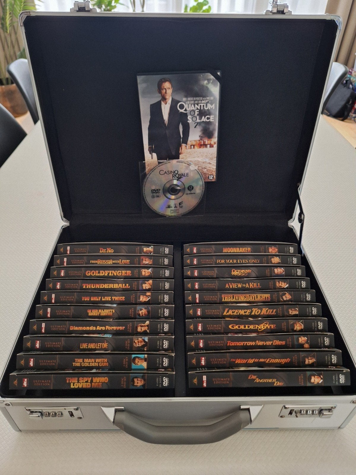James Bond Collection - Ultimate Limited Briefcase, Cd's en Dvd's, Ophalen, Zo goed als nieuw, Origineel