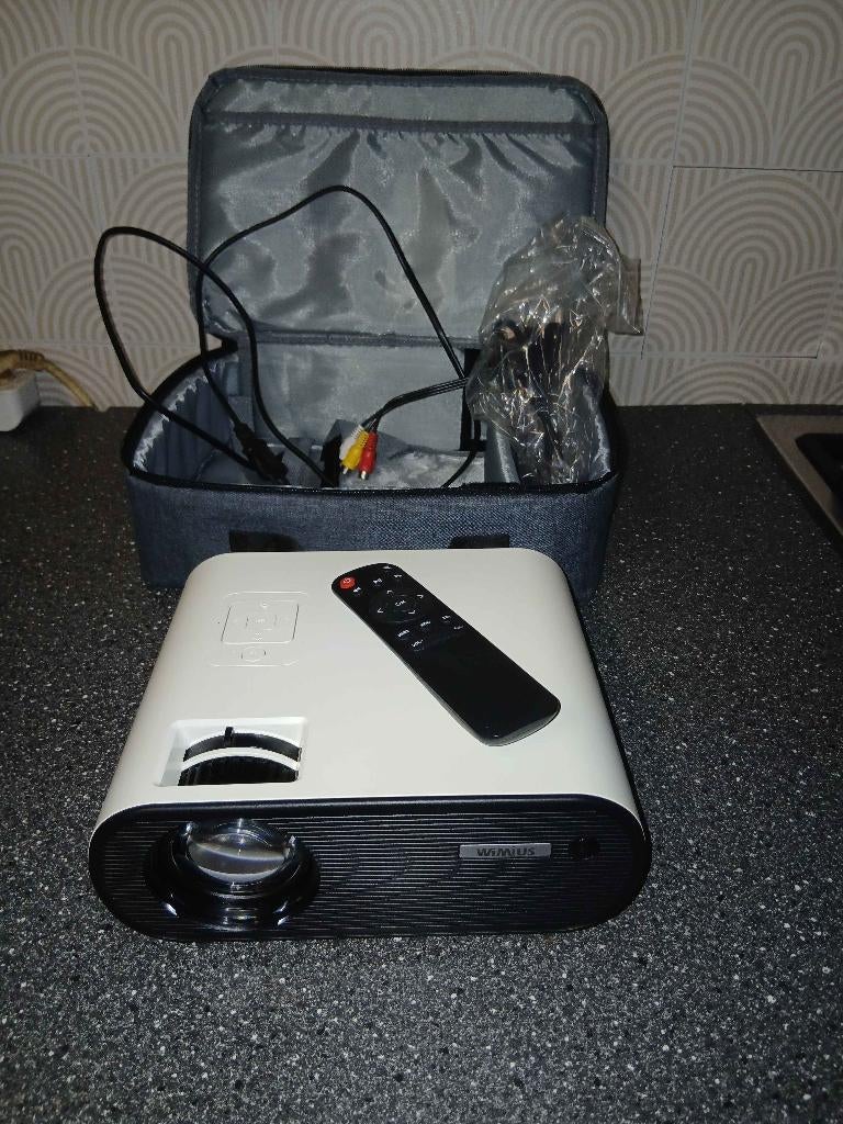 Vidéoprojecteur WiMiUS avec écran, TV, Hi-fi & Vidéo, Projecteurs vidéo, Wimius, Comme neuf, Enlèvement, LCD