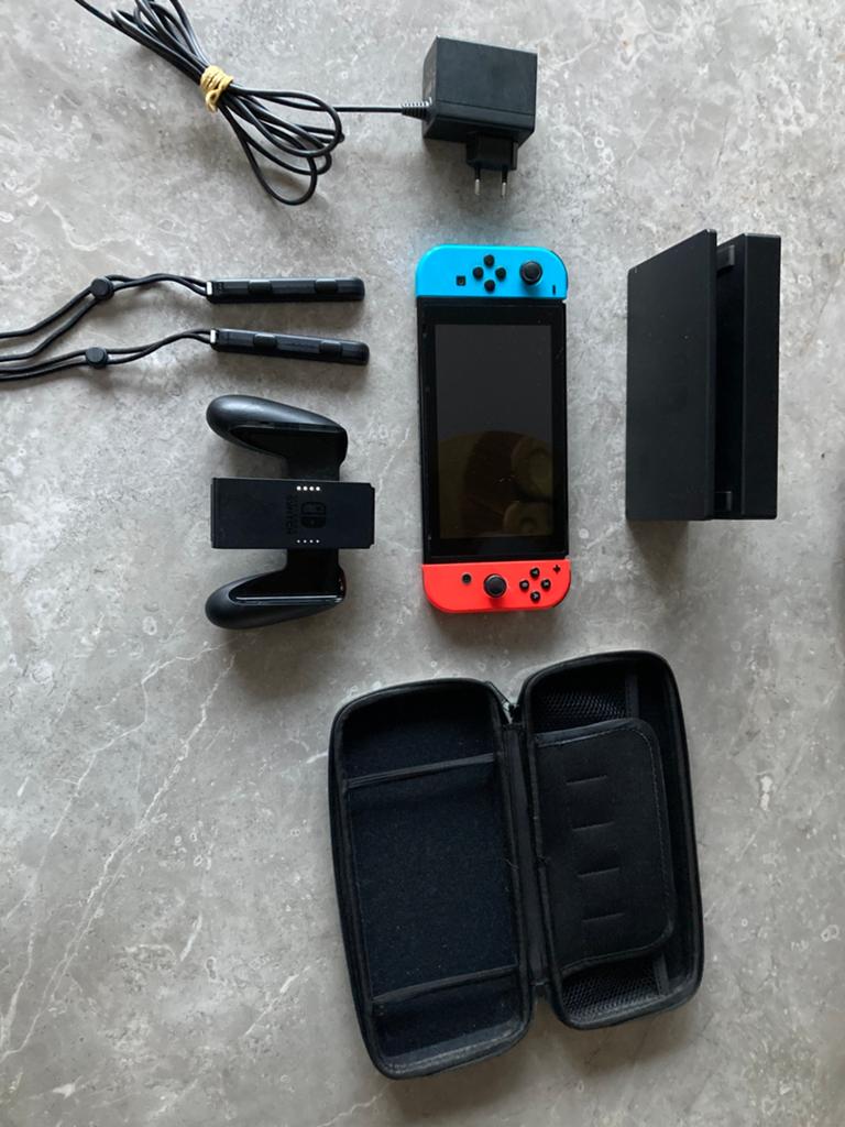 Nintendo switch met alle toebehoren en bekabeling, Games en Spelcomputers, Spelcomputers | Nintendo Switch, Ophalen, Zo goed als nieuw