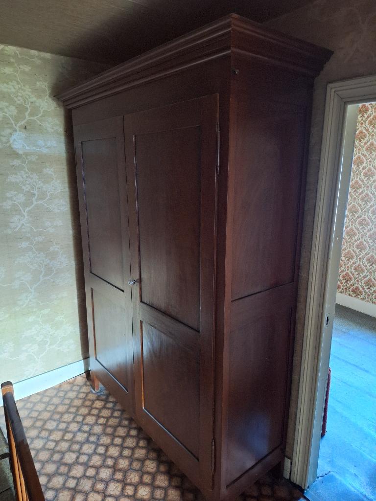 Garde robe ancienne, Enlèvement, Comme neuf