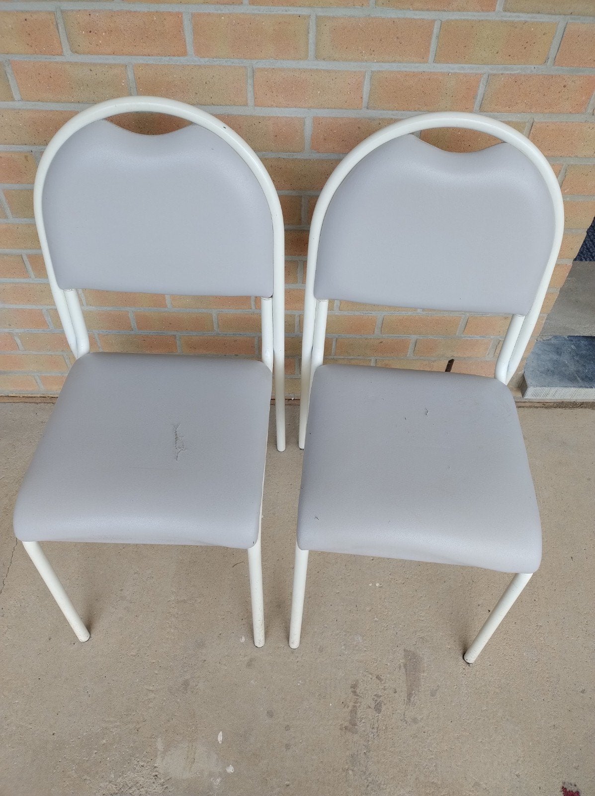 2 chaises à donner, Ophalen, Gebruikt, Kunststof