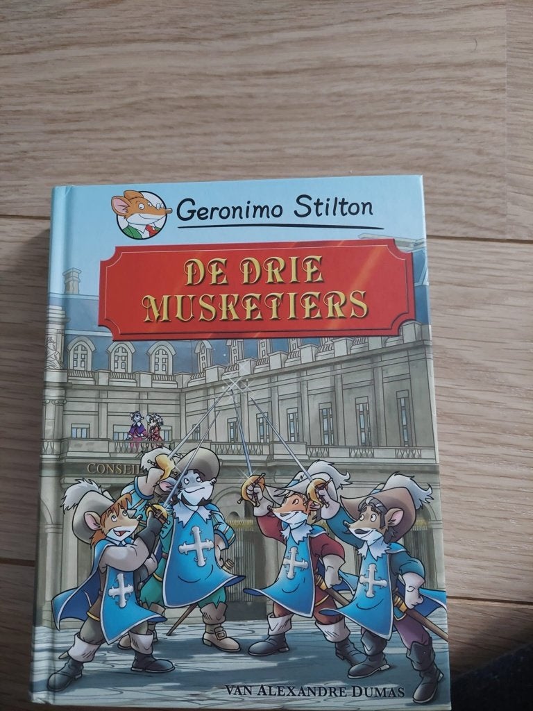 Boekjes geronimo stilton + Fantasia 3, Boeken, Ophalen of Verzenden, Gelezen, Geronimo Stilton