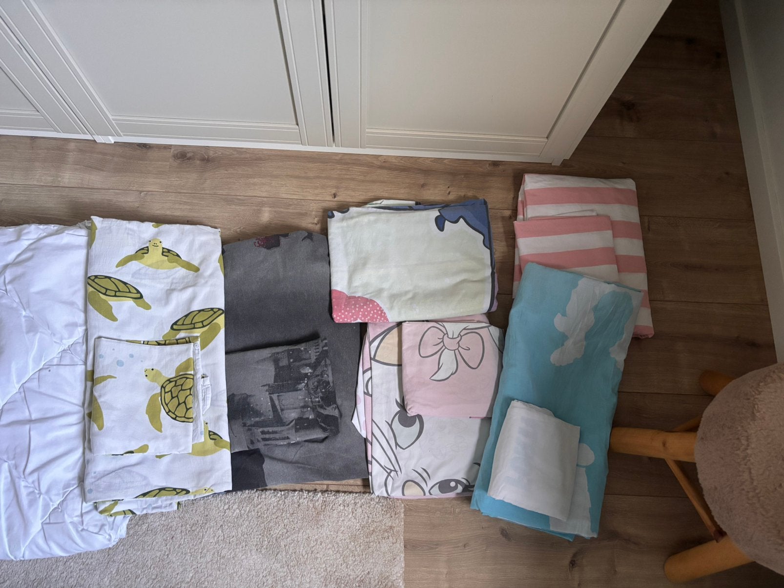 Kinderbeddengoedpakket – 2 dekens + 6 leuke overtrekken!, Enlèvement ou Envoi, Une personne, Utilisé, Multicolore