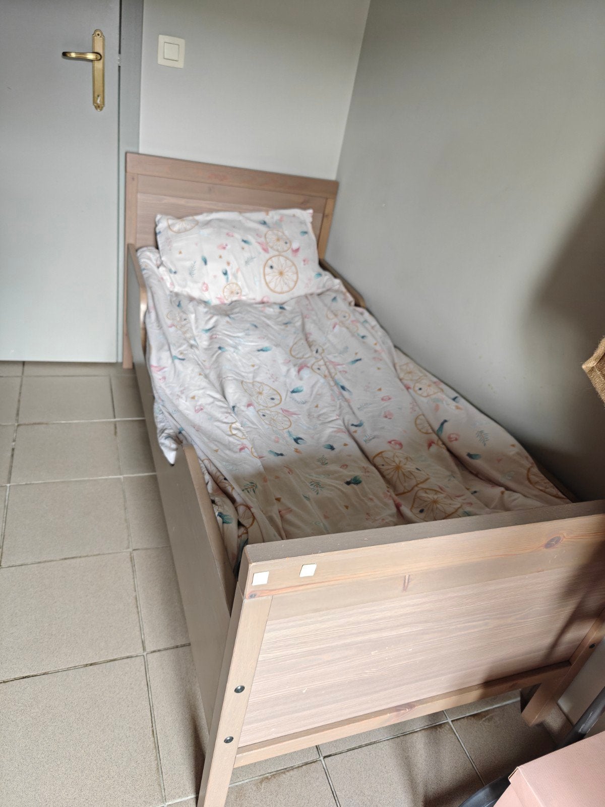 kinderbedje met matras, dekens en kussen, Gebruikt, 70 tot 85 cm, 140 tot 160 cm, Ophalen