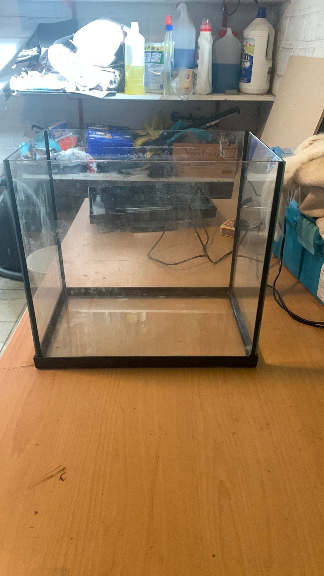 Kleine vis bak met alles erop en er aan, Animaux & Accessoires, Poissons | Aquariums & Accessoires, Enlèvement, Utilisé, Meuble d'aquarium