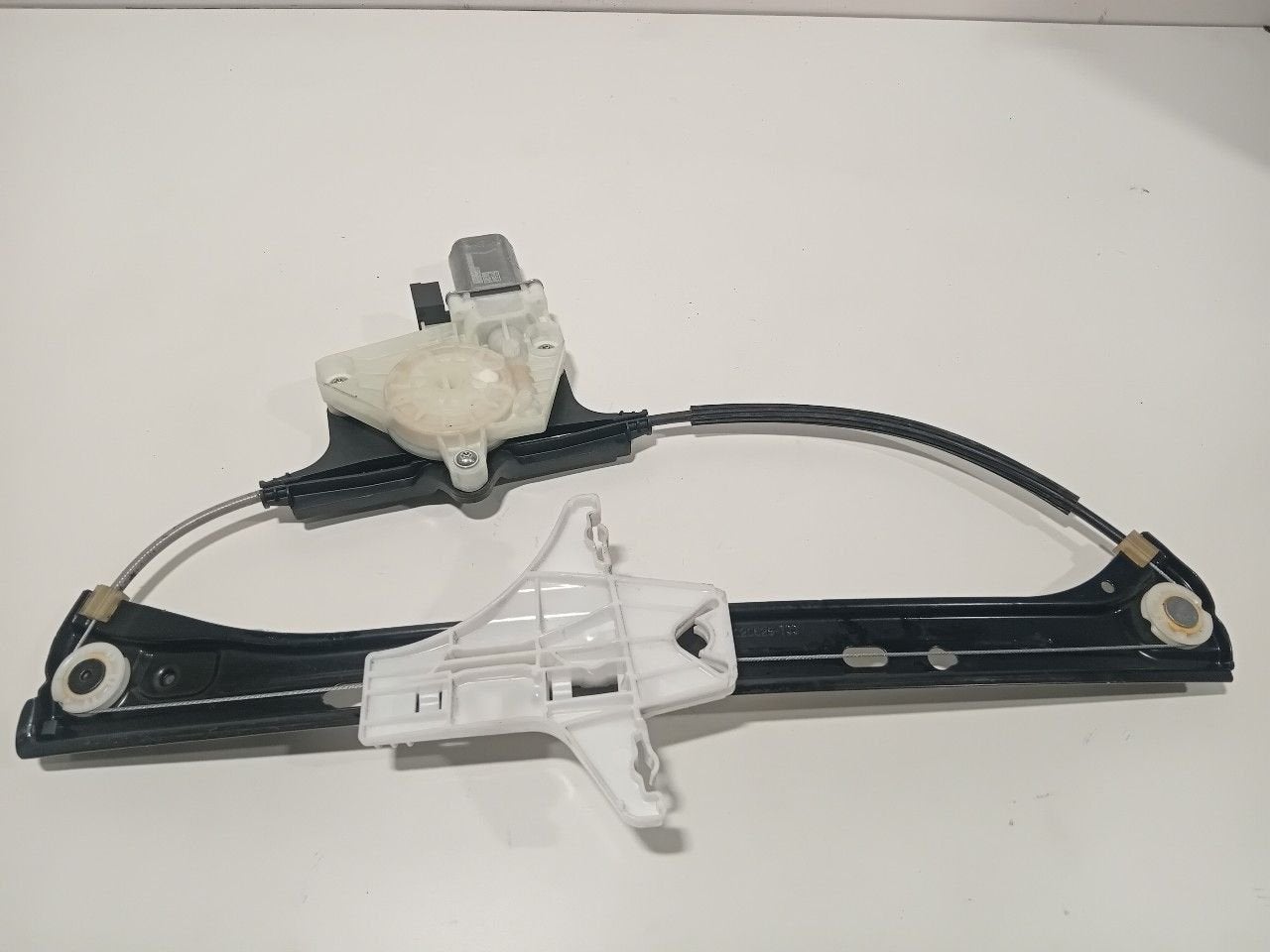 Raammechaniek elektrisch rechts achter Volkswagen Passat, Auto-onderdelen, Onderdelen@venauto.nl, Van der Ven Autorecycling B.V.