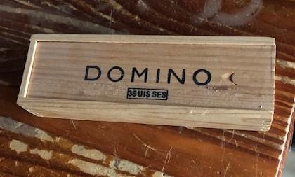 spel:domino in houten box,in nieuwstaat!, Hobby en Vrije tijd, Ophalen of Verzenden, Zo goed als nieuw, 3 suisses, Reisspel