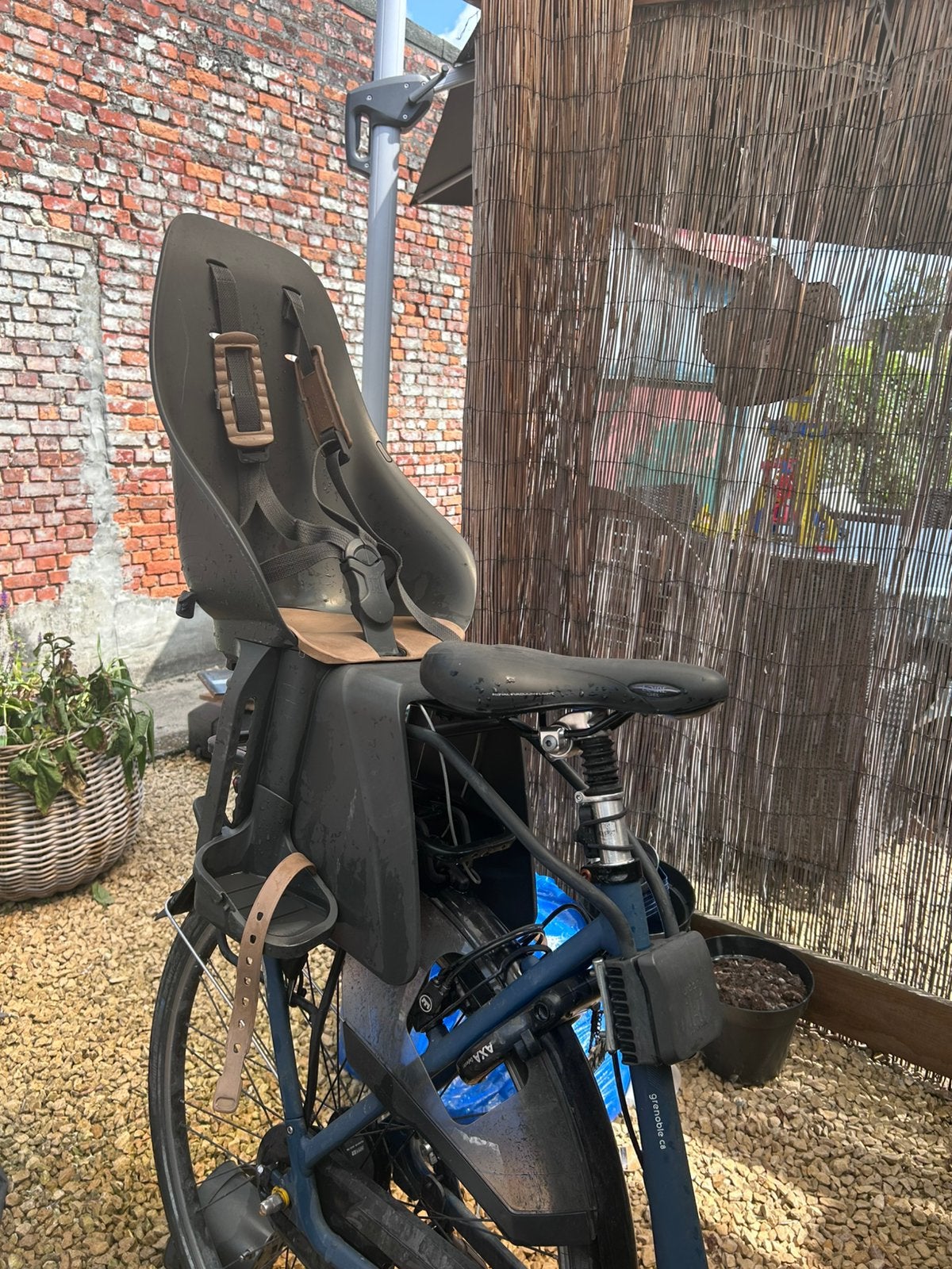 Urban iki fietsstoeltke met framedrager, Fietsen en Brommers, Achterzitje, Ophalen, 15 t/m 25 kg, Gebruikt
