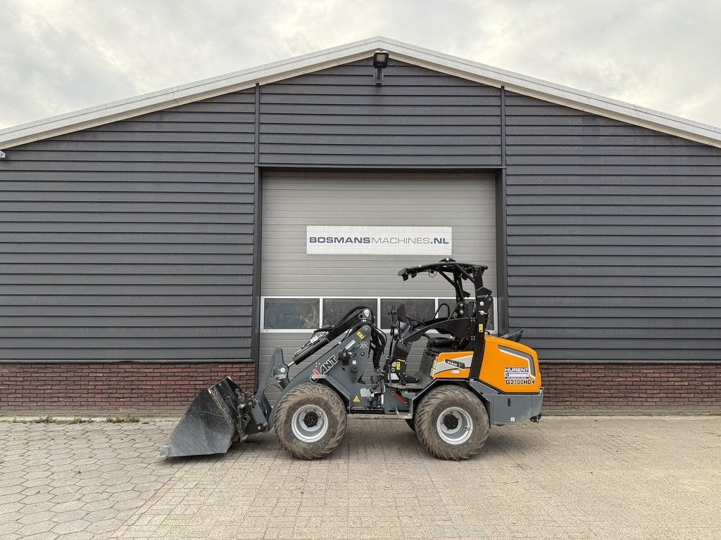 Giant G2700 HD + minishovel / kniklader 2025