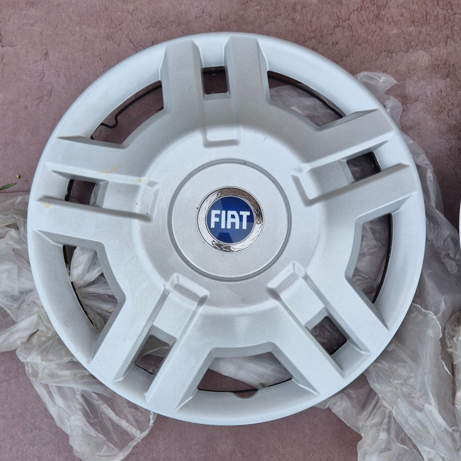 2 nouveaux couvre-jantes Fiat Ducato, Enlèvement ou Envoi, Neuf